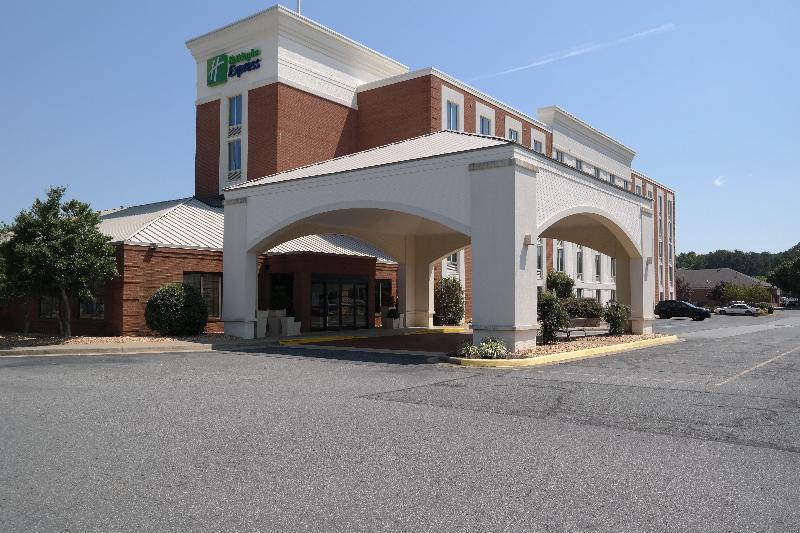 Holiday Inn Express Fredericksburg - Southpoint By Ihg Exterior photo