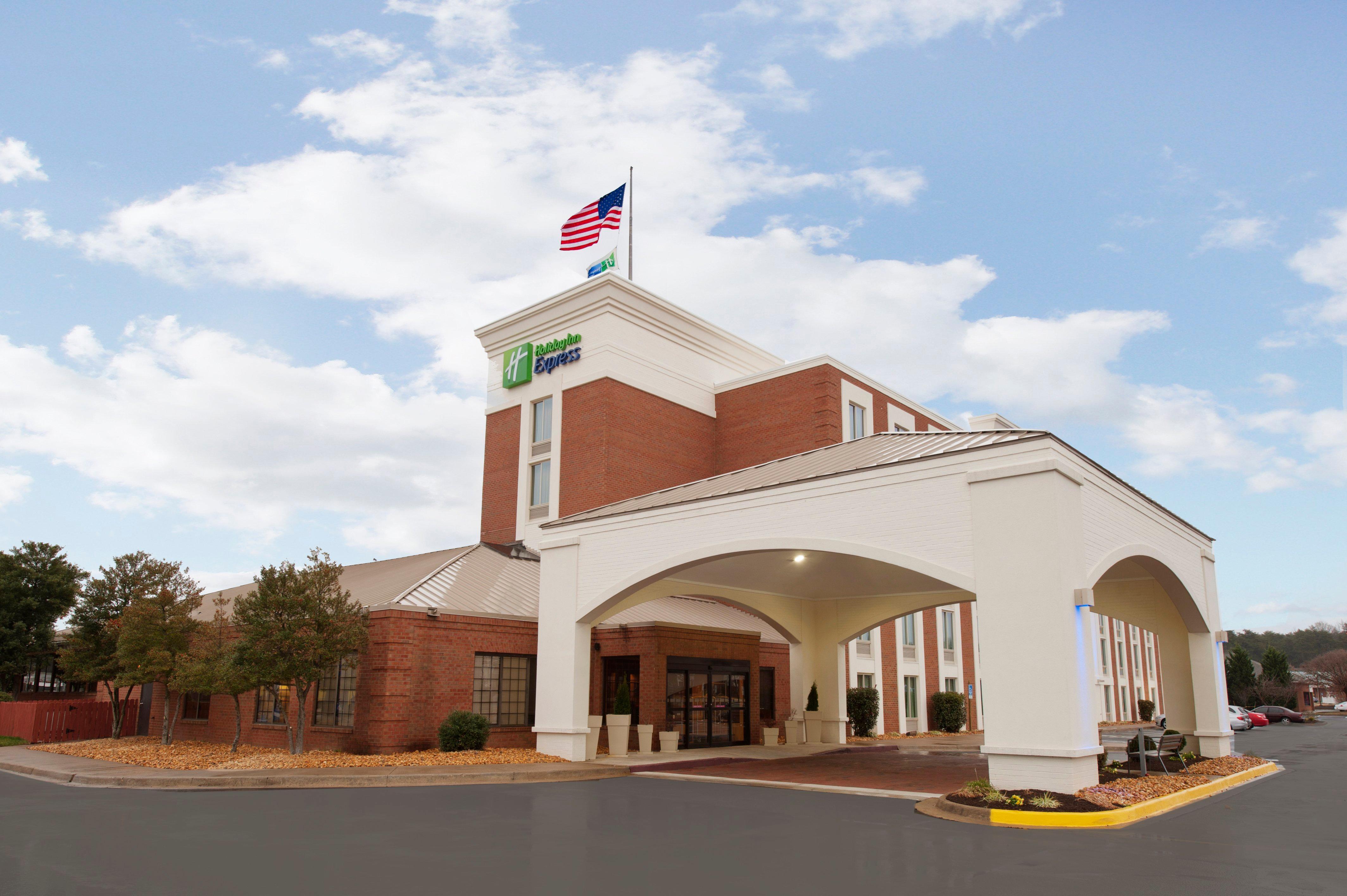 Holiday Inn Express Fredericksburg - Southpoint By Ihg Exterior photo