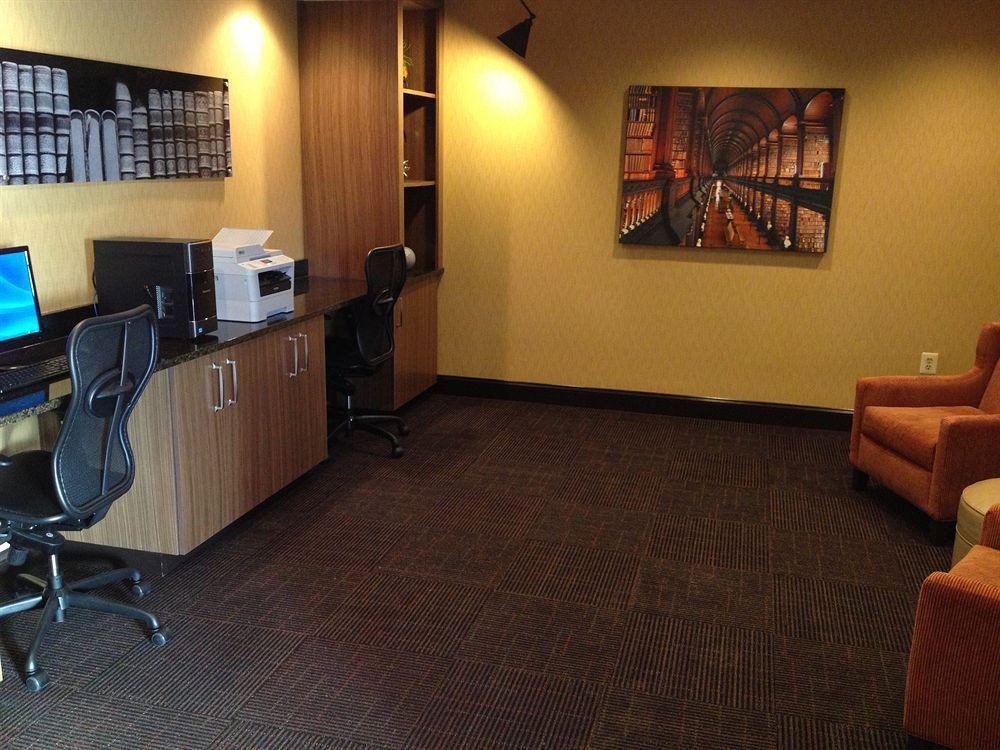 Holiday Inn Express Fredericksburg - Southpoint By Ihg Exterior photo