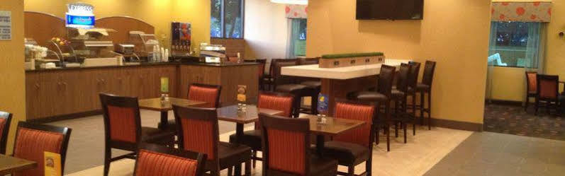 Holiday Inn Express Fredericksburg - Southpoint By Ihg Exterior photo